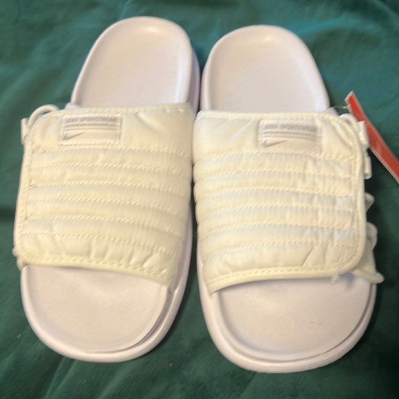 Brand new Nike Asuna slides - Picture 1 of 4